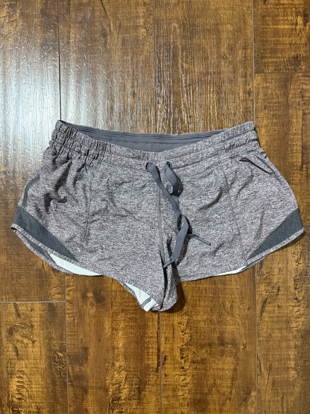 lululemon low rise Hottie Hot Heathered Gray Athletic Shorts